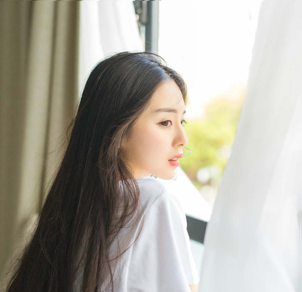 “即是主公之命，统岂敢不从。”庞统闻言松了口气，如今他要跟诸葛亮斗，最怕的就是有人从旁指手画脚，虽然吕征从小被吕布以精英培养方式来培养，但如今不过十岁，而且身份特殊，若让他来主事，难免掣肘。